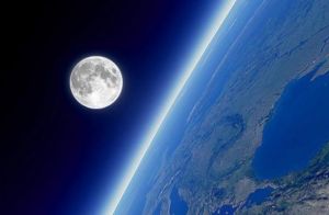 does the moon have an atmosphere